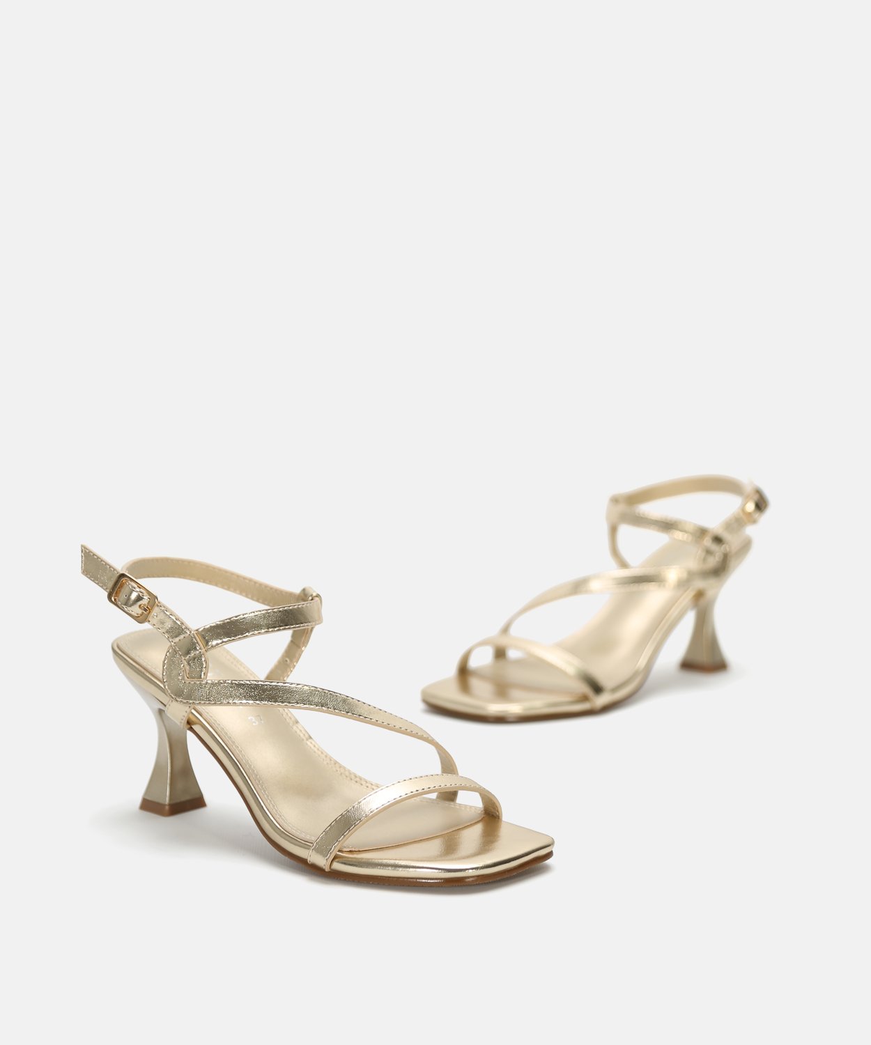 Sandalia tac&oacute;n tiras